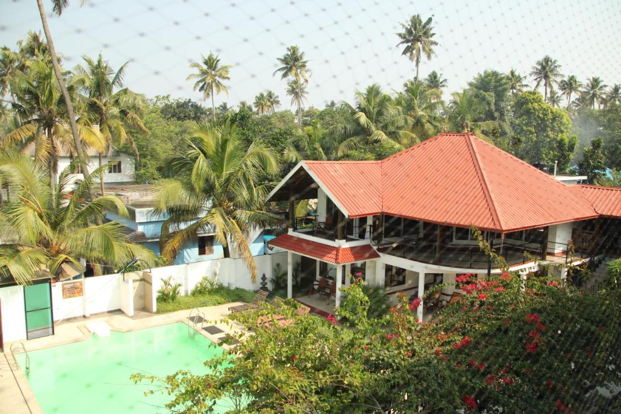 Petit Elephant Hotel Cherai Beach Exterior photo